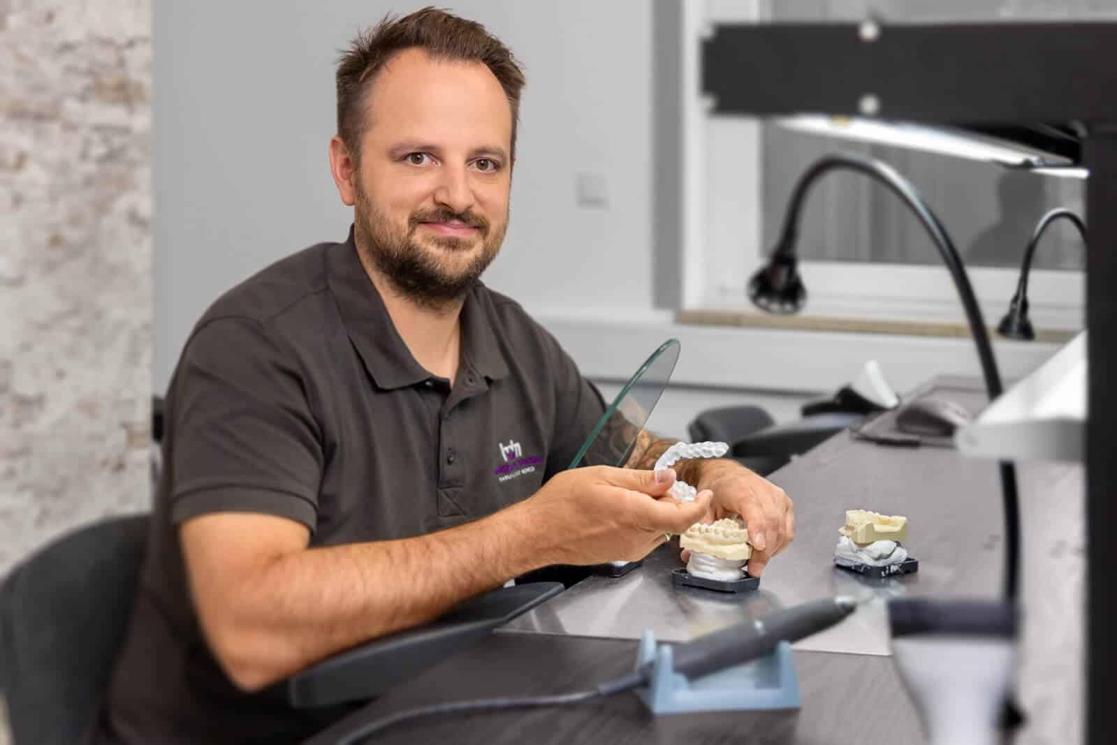 Hanseatic Dental Manufaktur Nord - Zahntechnik aus dem Norden - Julian Stoltze